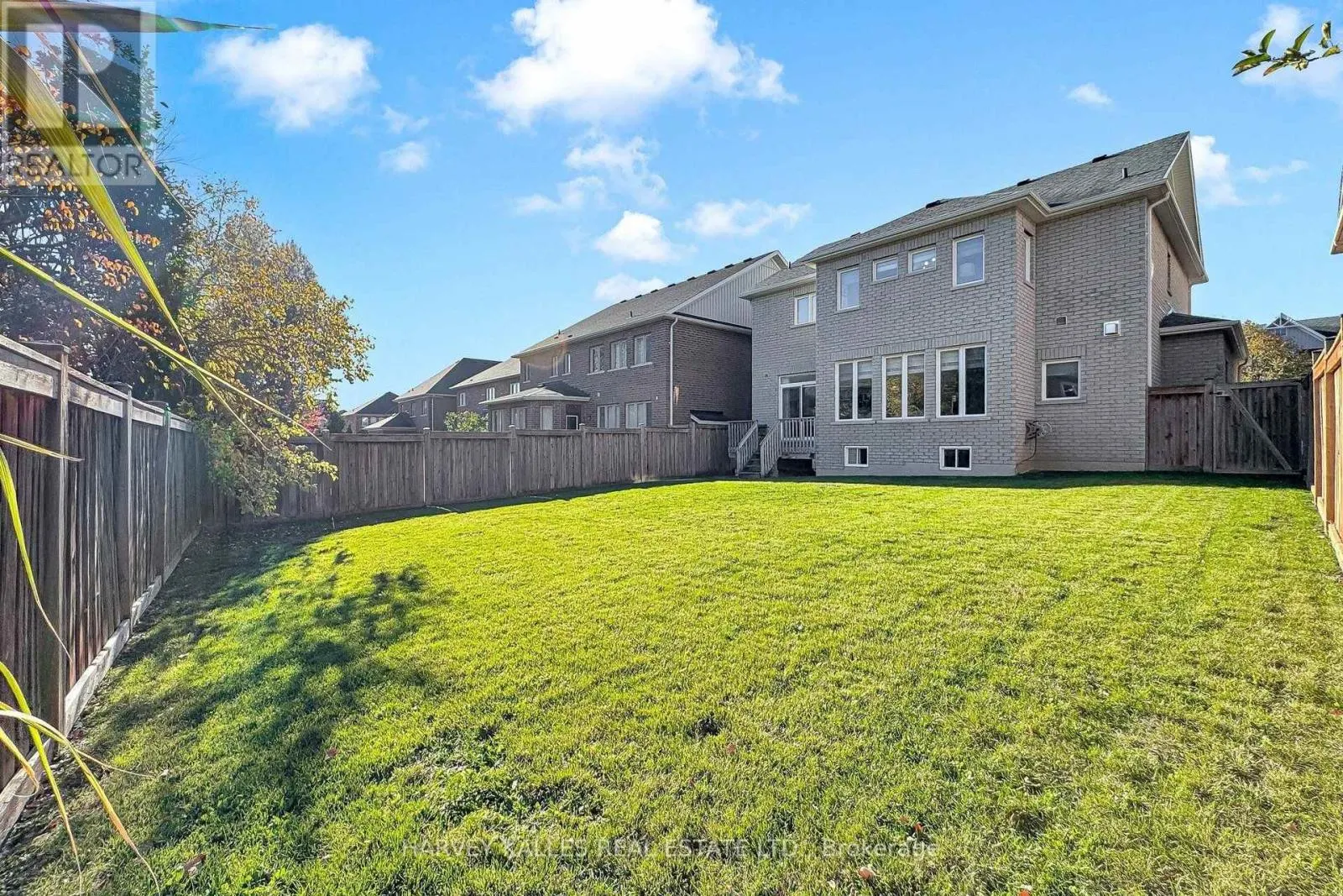 17 LIZZIE COURT