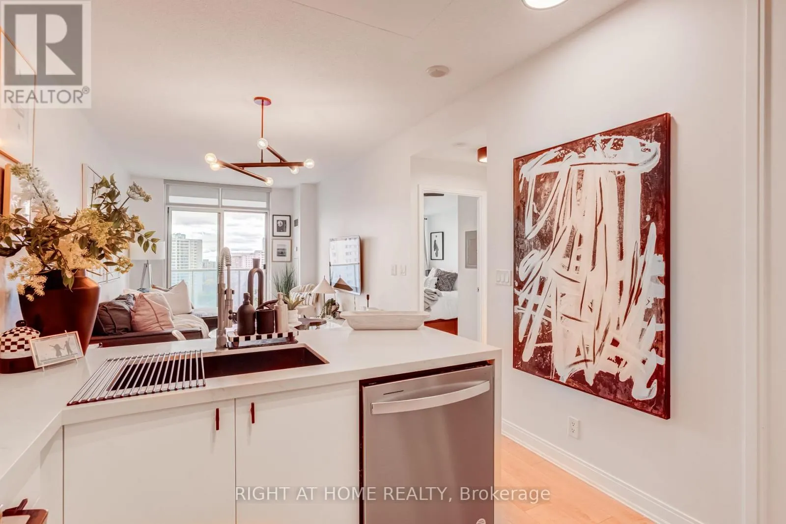1405 - 70 ABSOLUTE AVENUE