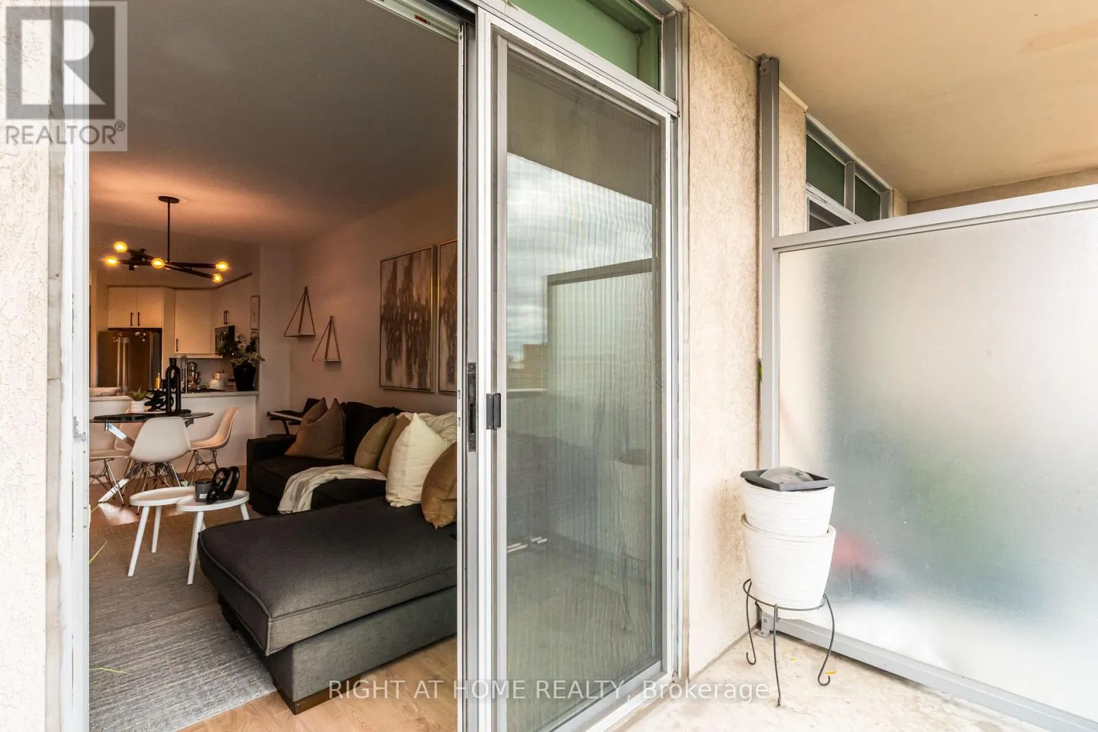 1405 - 70 ABSOLUTE AVENUE