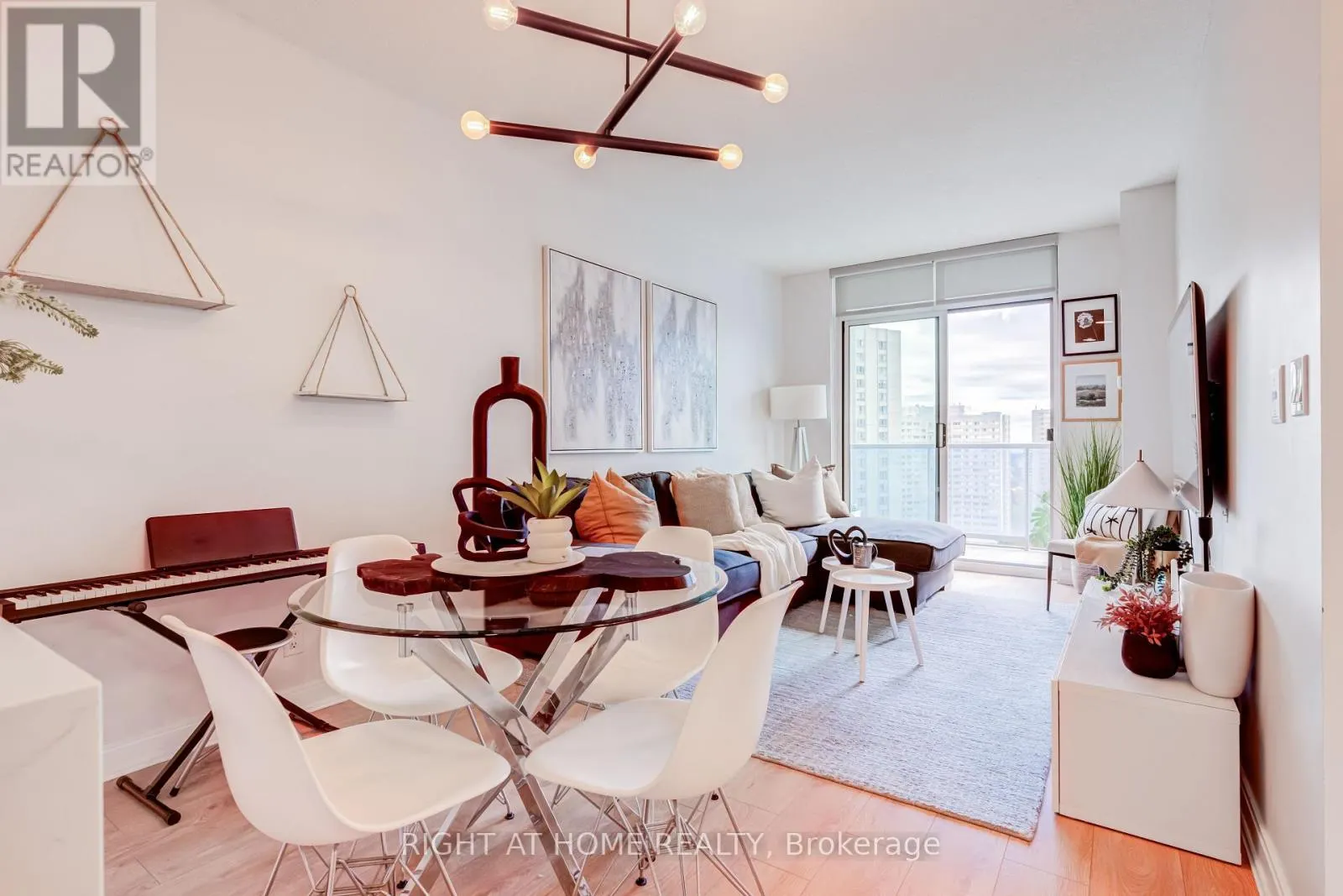1405 - 70 ABSOLUTE AVENUE