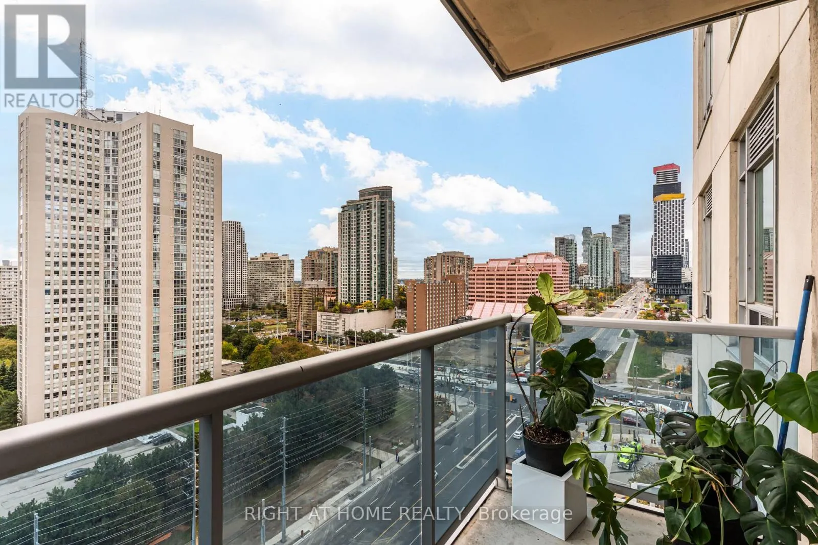 1405 - 70 ABSOLUTE AVENUE