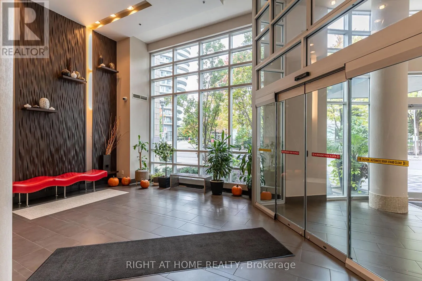 1405 - 70 ABSOLUTE AVENUE