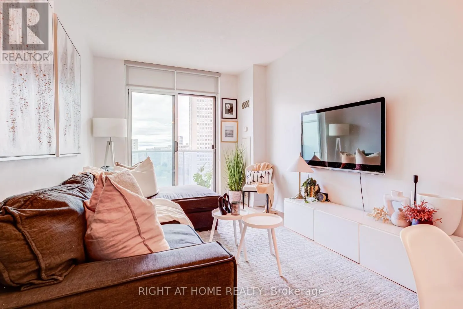 1405 - 70 ABSOLUTE AVENUE