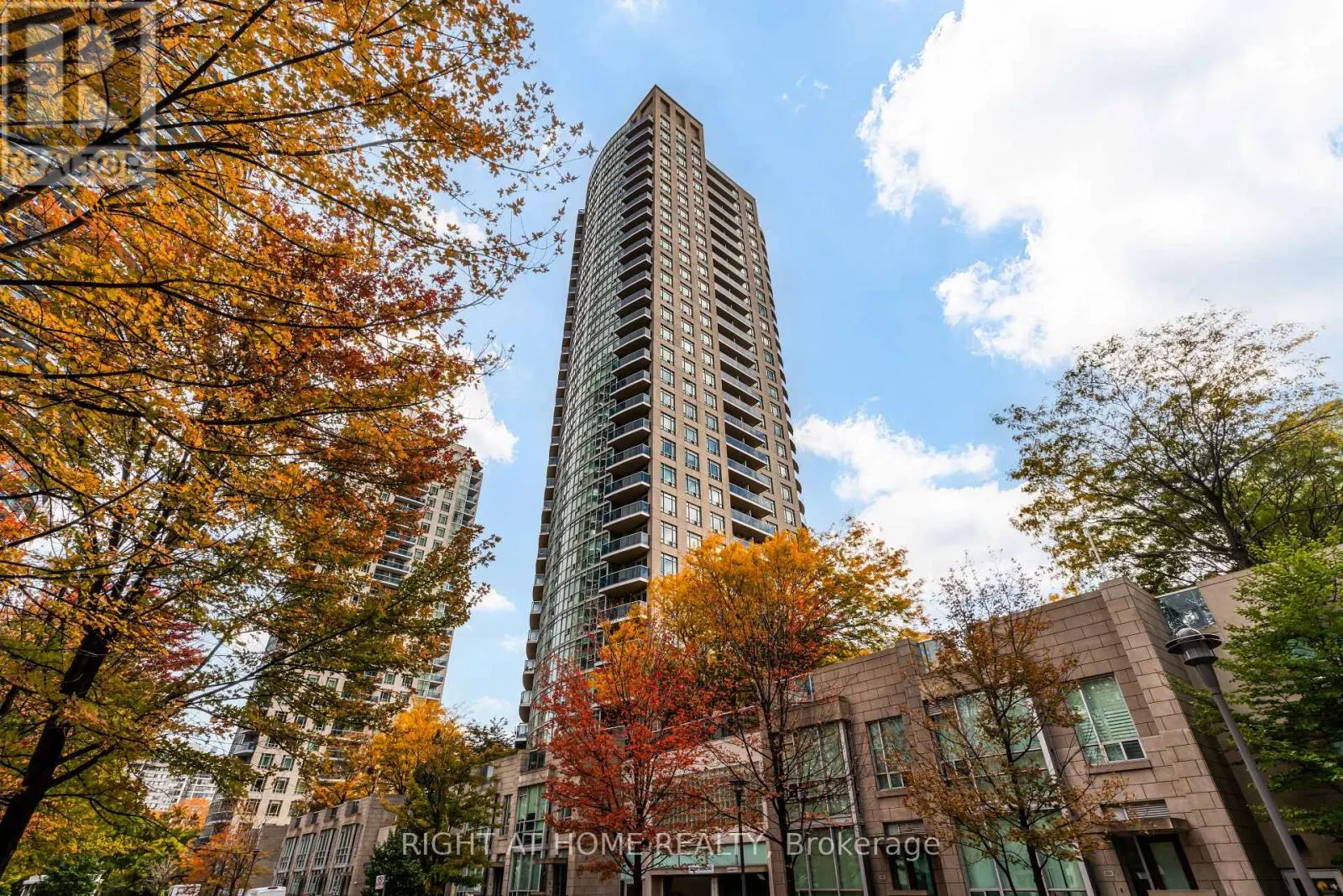 1405 - 70 ABSOLUTE AVENUE