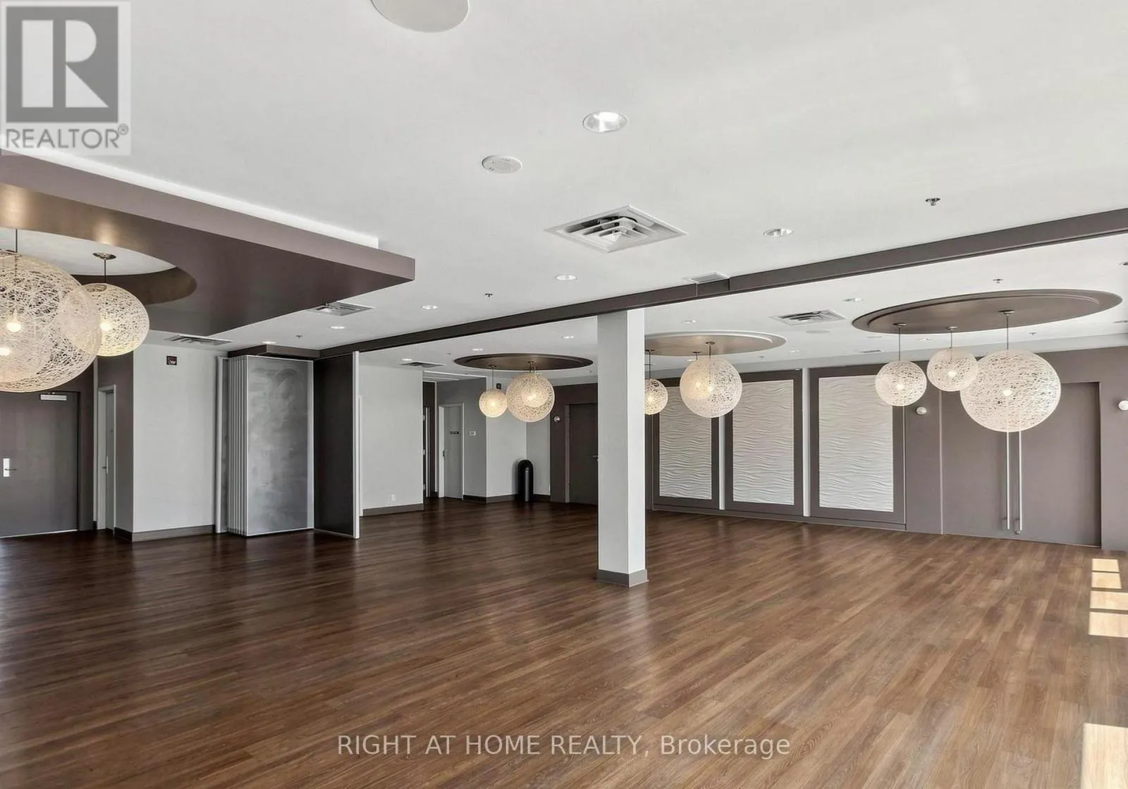 1405 - 70 ABSOLUTE AVENUE