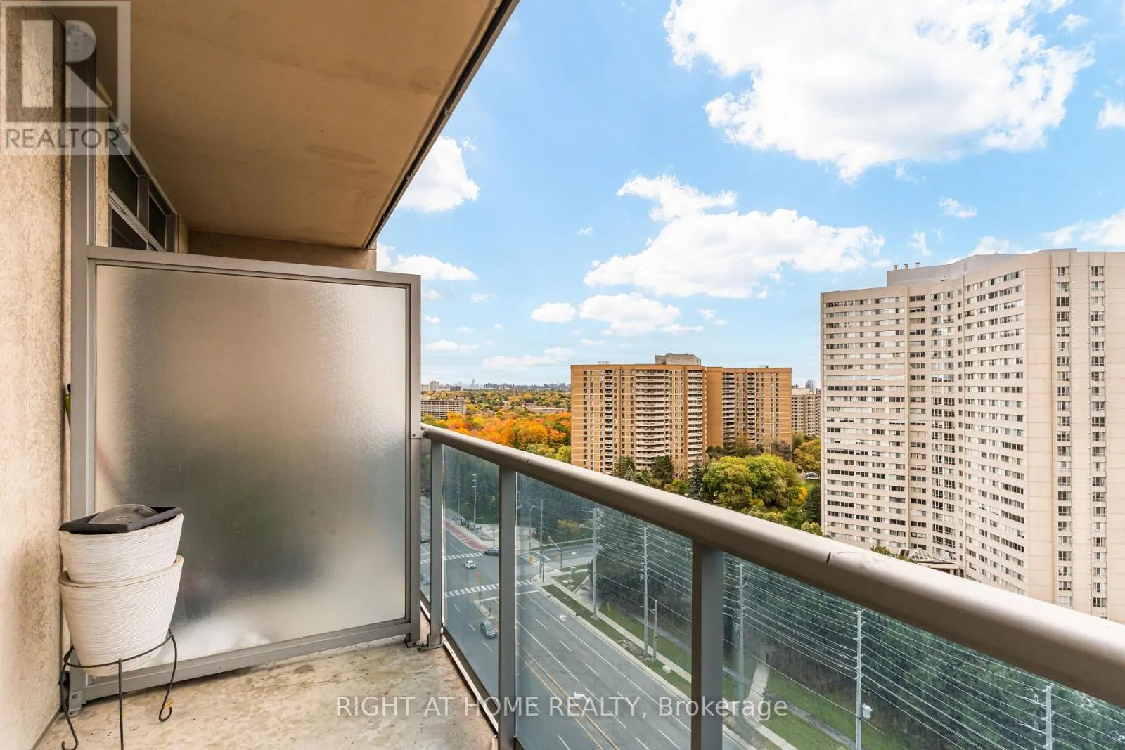 1405 - 70 ABSOLUTE AVENUE
