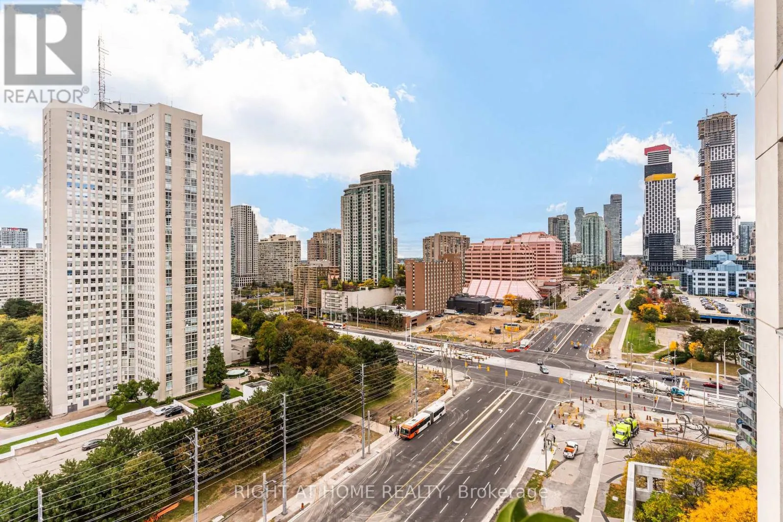 1405 - 70 ABSOLUTE AVENUE