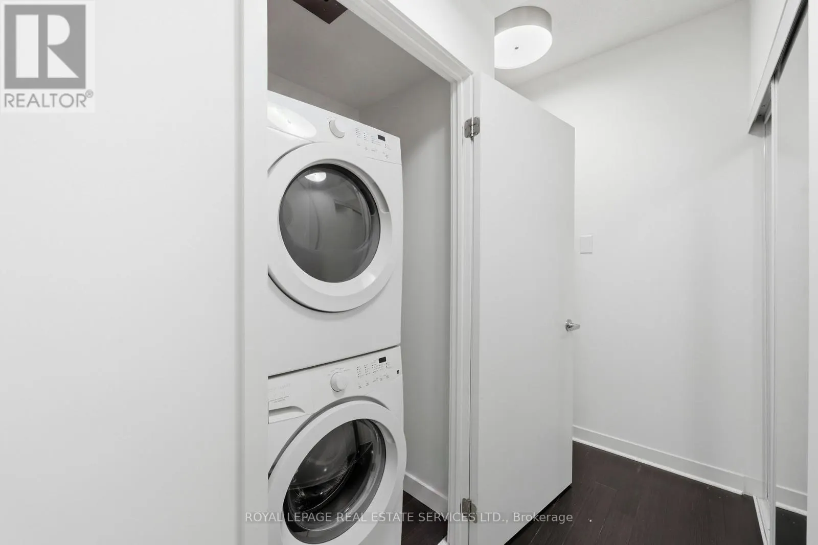 3002 - 360 SQUARE ONE DRIVE