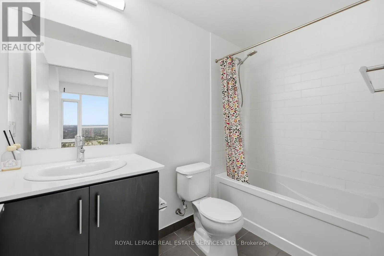 3002 - 360 SQUARE ONE DRIVE