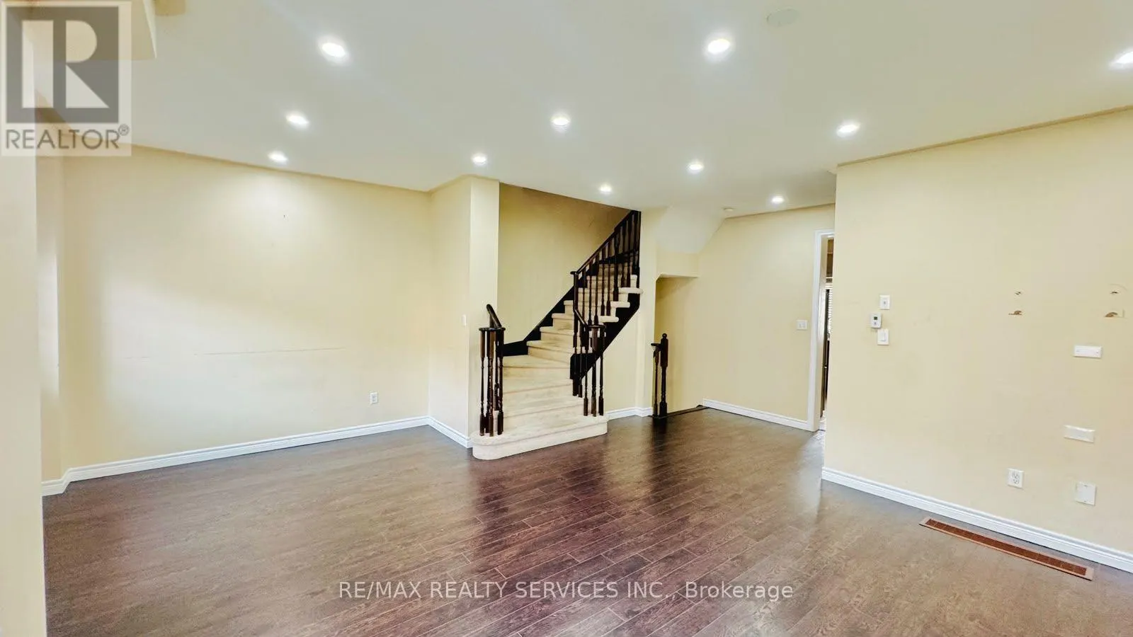 12 URBANA ROAD