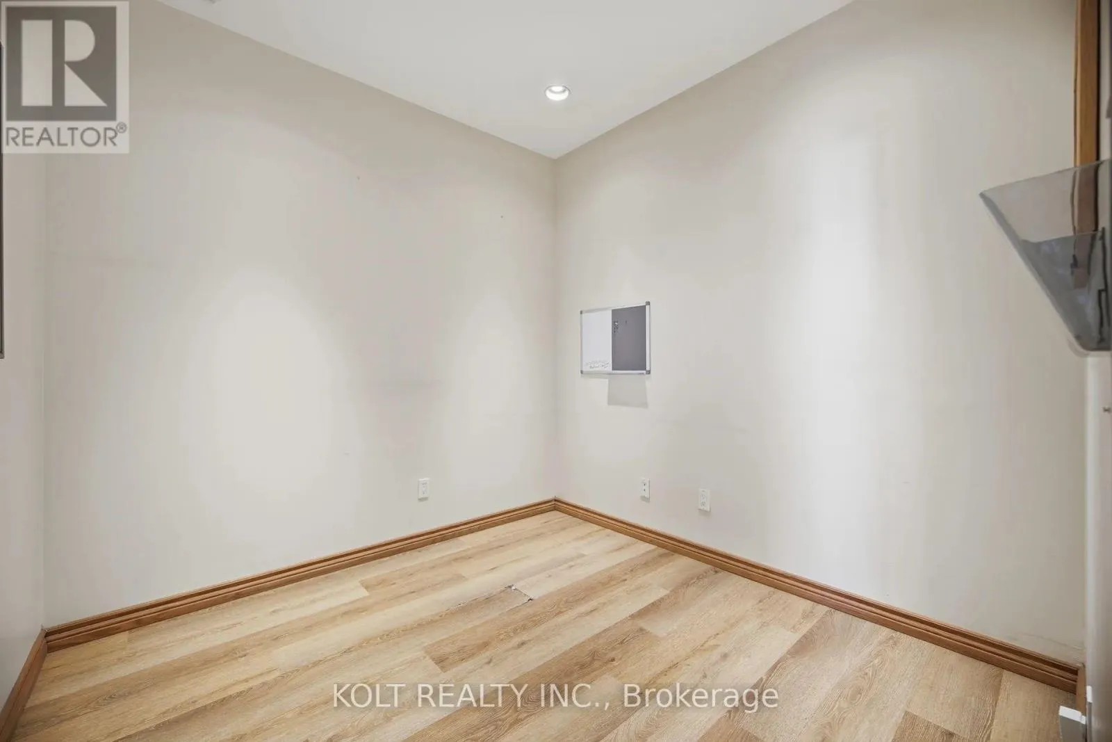 UNIT 31 - 145 TRADERS BOULEVARD E
