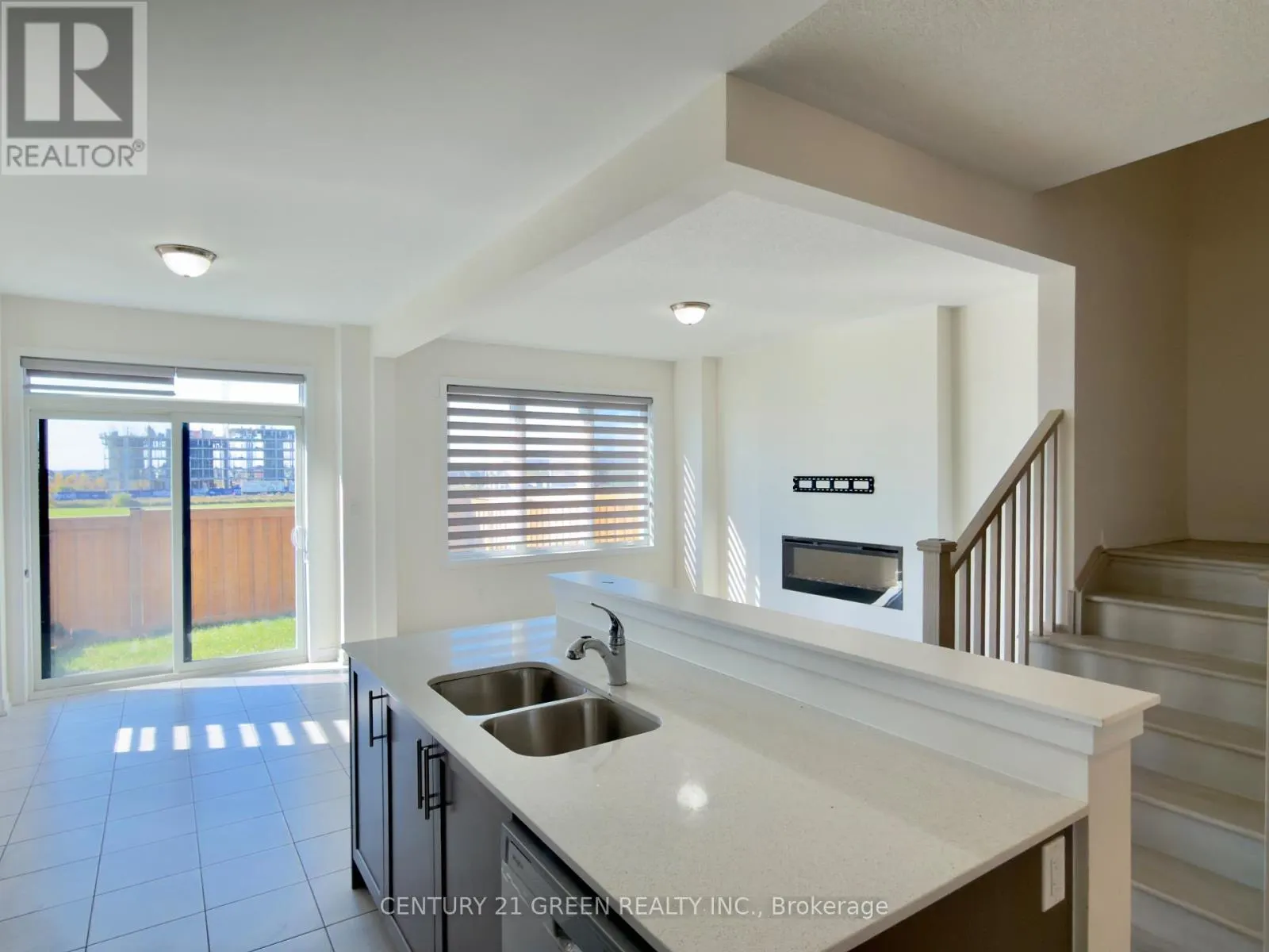 1546 ROSE WAY