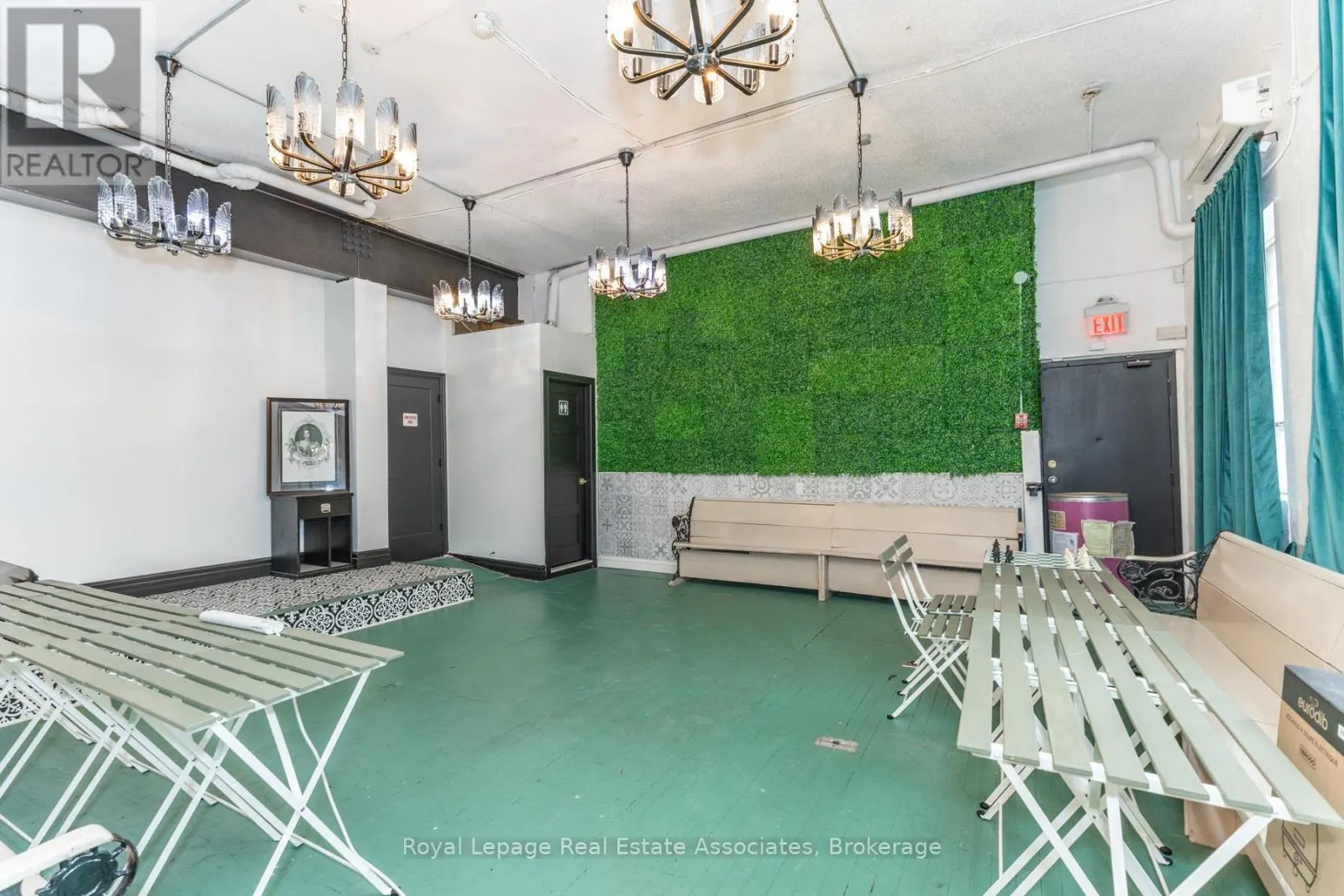 1267 QUEEN STREET W