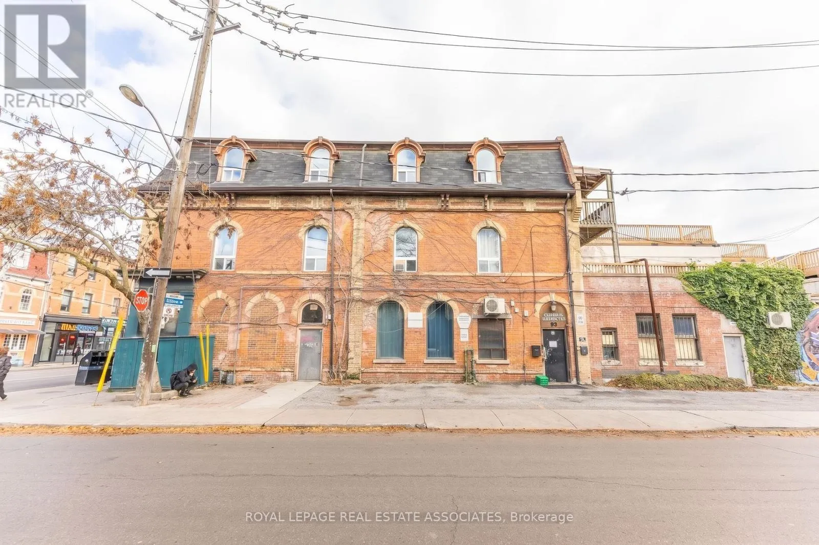 1267 QUEEN STREET W