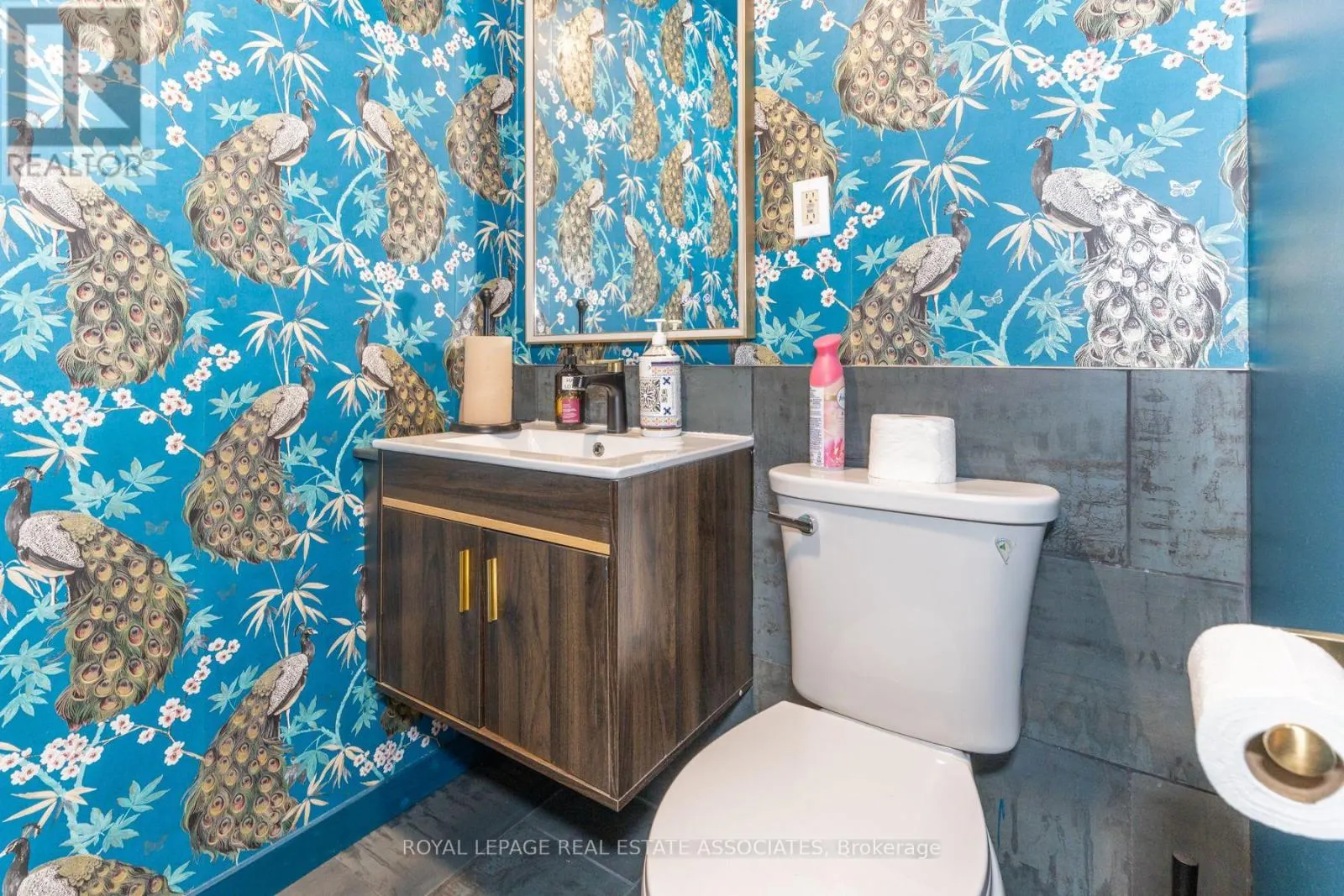1267 QUEEN STREET W