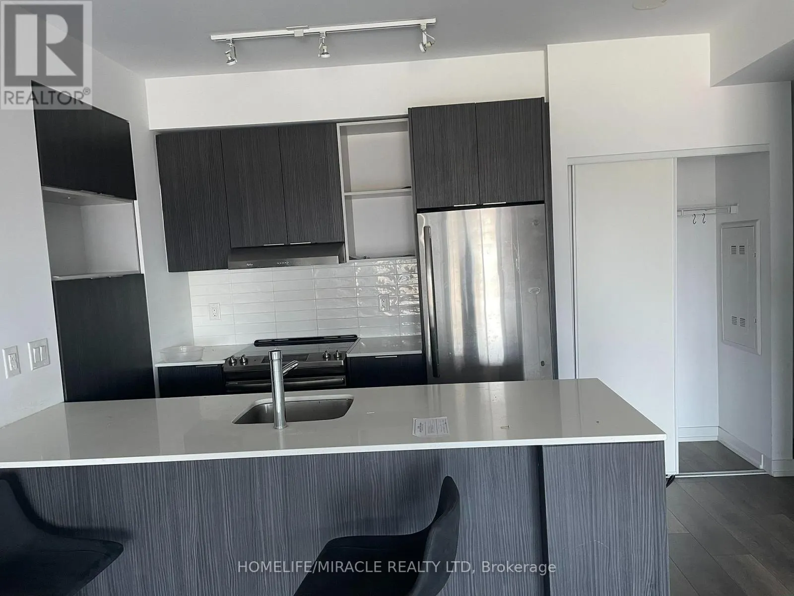 1809 - 2520 EGLINTON AVENUE