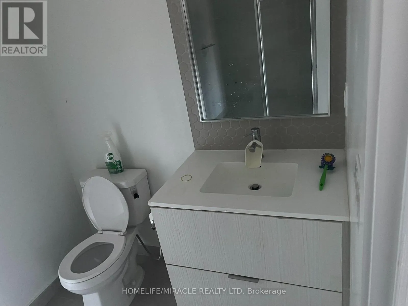 1809 - 2520 EGLINTON AVENUE