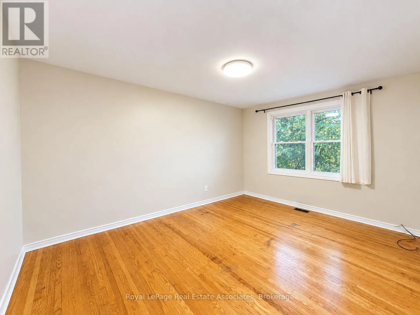 UPPER - 10 ELIZABETH STREET