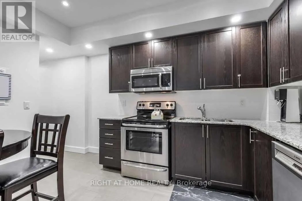 206 - 800 LAWRENCE AVENUE W