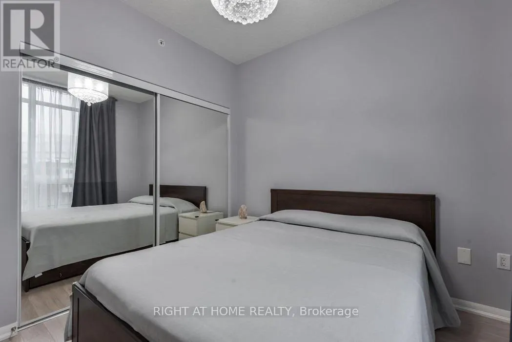 206 - 800 LAWRENCE AVENUE W
