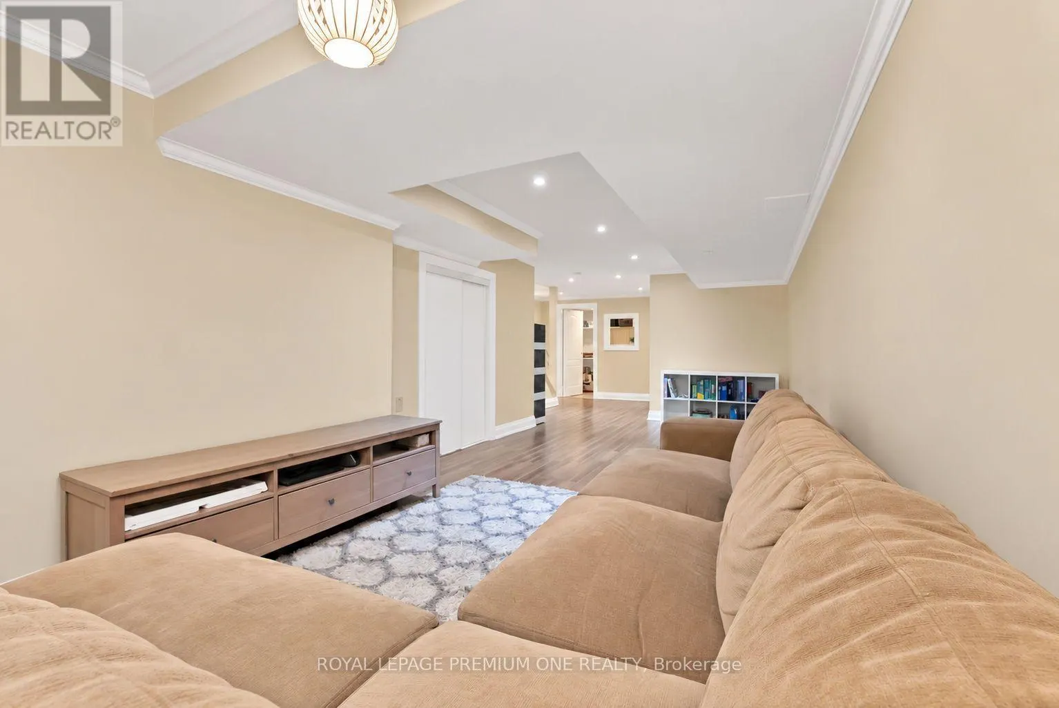 2673 CASTLE HILL CRESCENT