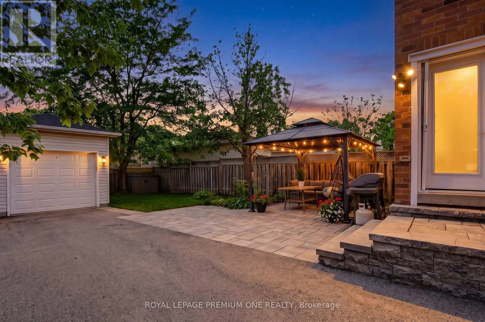 2673 CASTLE HILL CRESCENT
