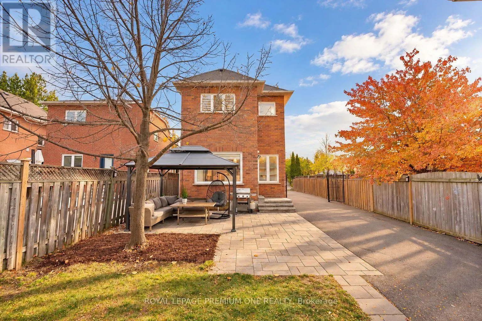 2673 CASTLE HILL CRESCENT