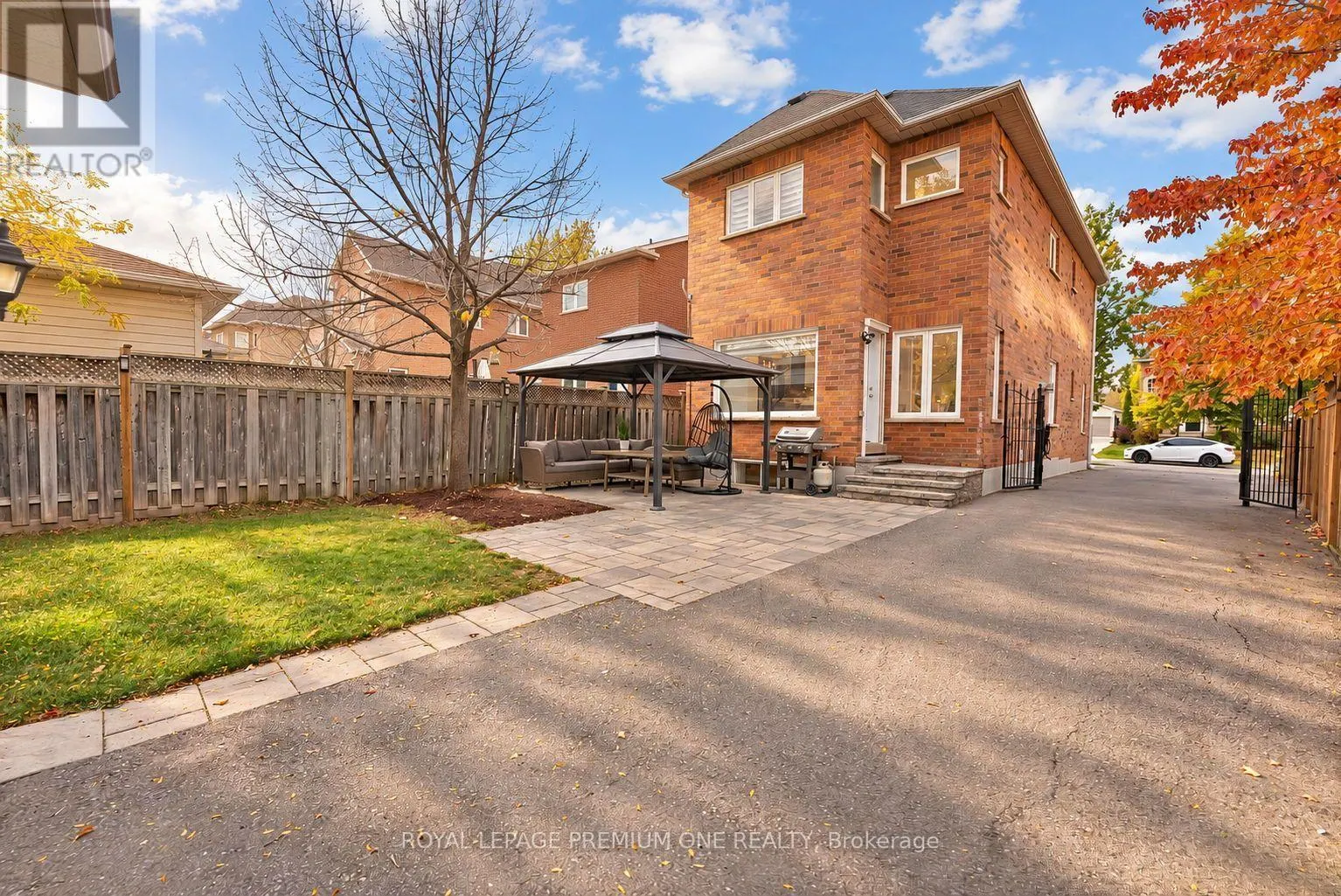 2673 CASTLE HILL CRESCENT