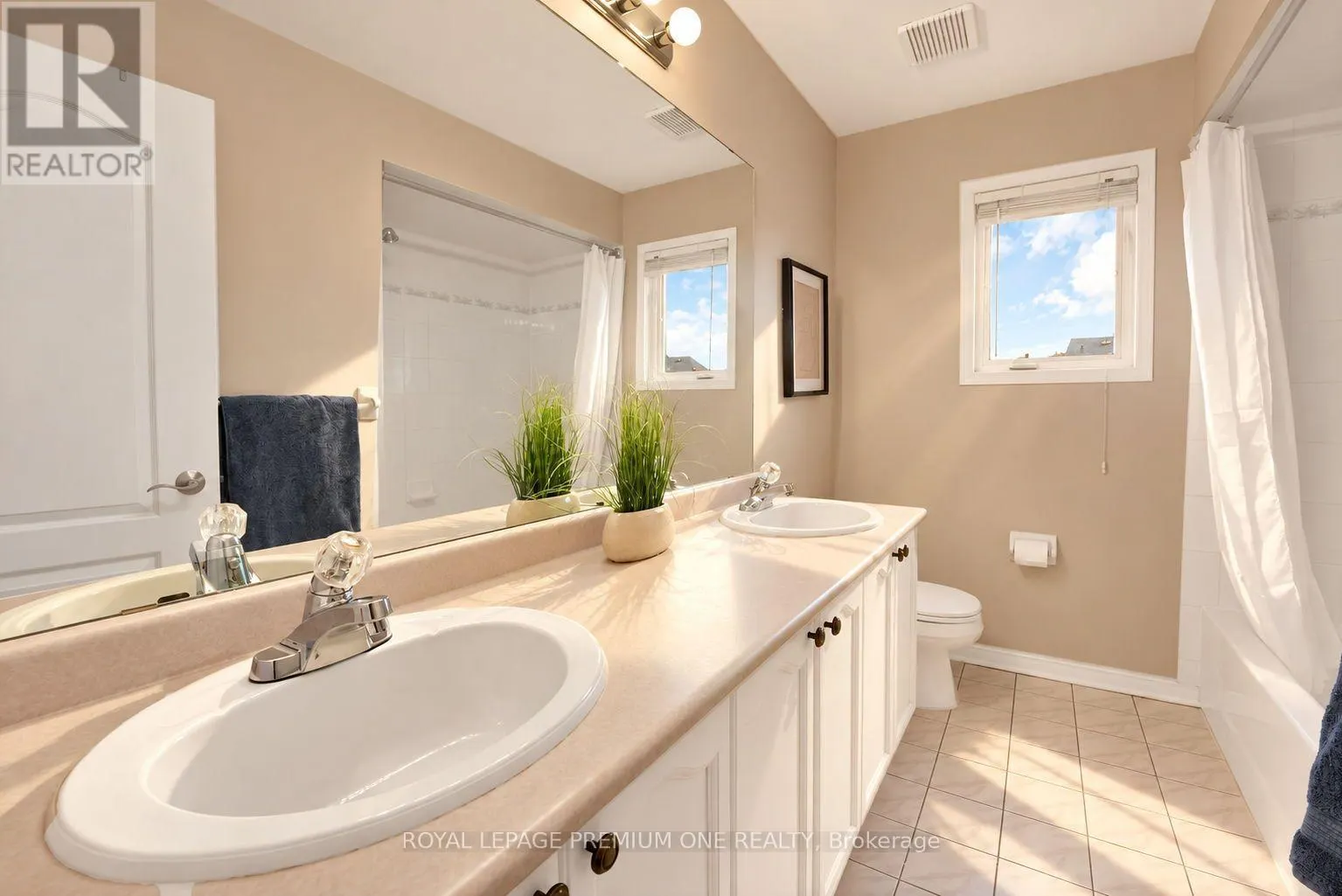 2673 CASTLE HILL CRESCENT