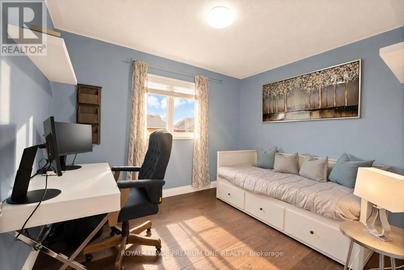 2673 CASTLE HILL CRESCENT