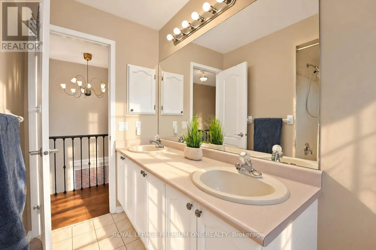 2673 CASTLE HILL CRESCENT