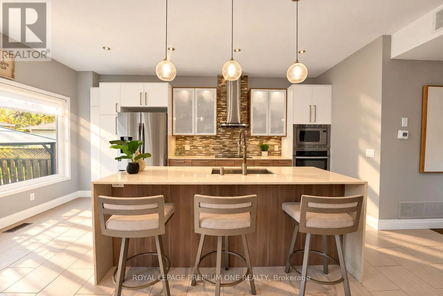2673 CASTLE HILL CRESCENT