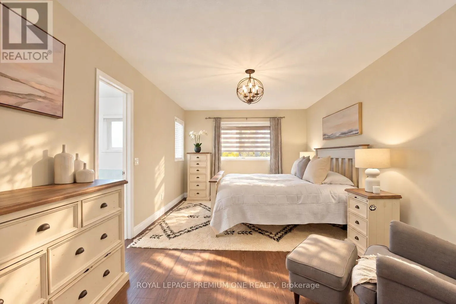 2673 CASTLE HILL CRESCENT