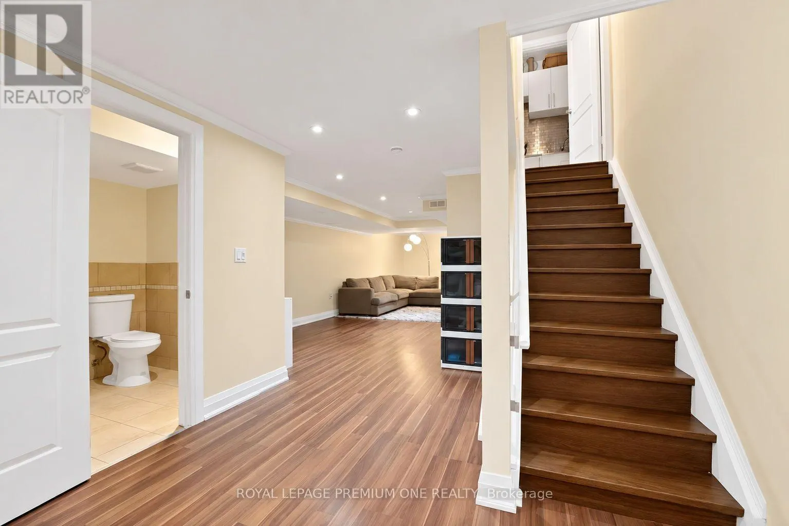 2673 CASTLE HILL CRESCENT