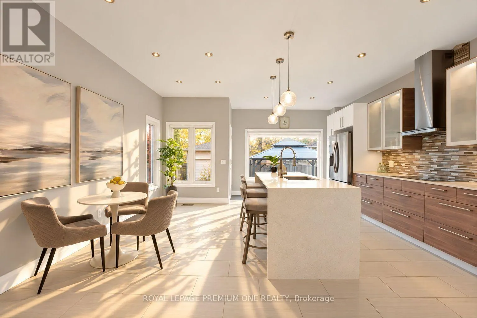 2673 CASTLE HILL CRESCENT