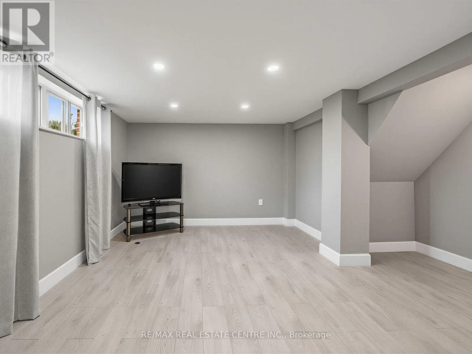 2475 BROOKHURST ROAD