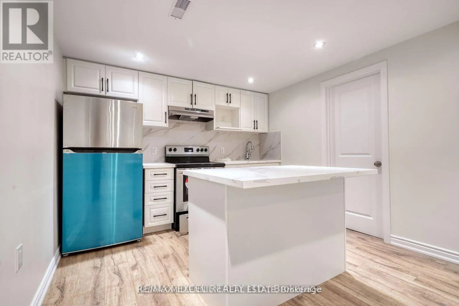 LOWER - 33 ORPINGTON CRESCENT
