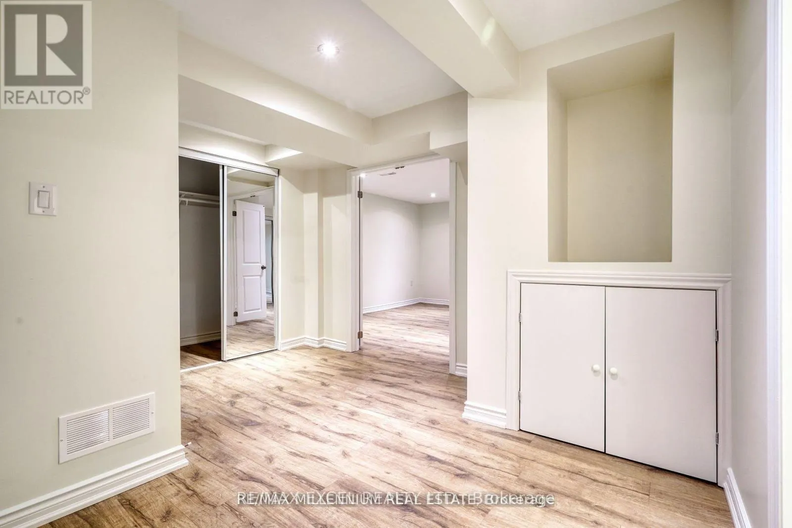 LOWER - 33 ORPINGTON CRESCENT