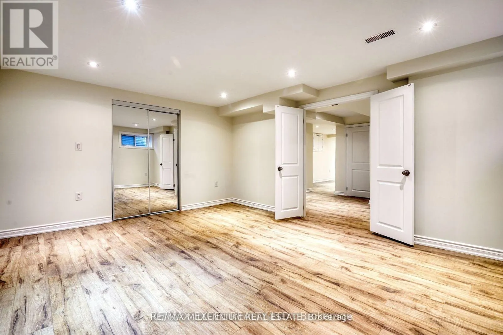 LOWER - 33 ORPINGTON CRESCENT