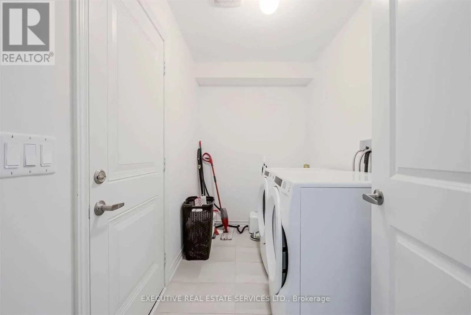 4 - 50 EDINBURGH(BASEMENT) DRIVE