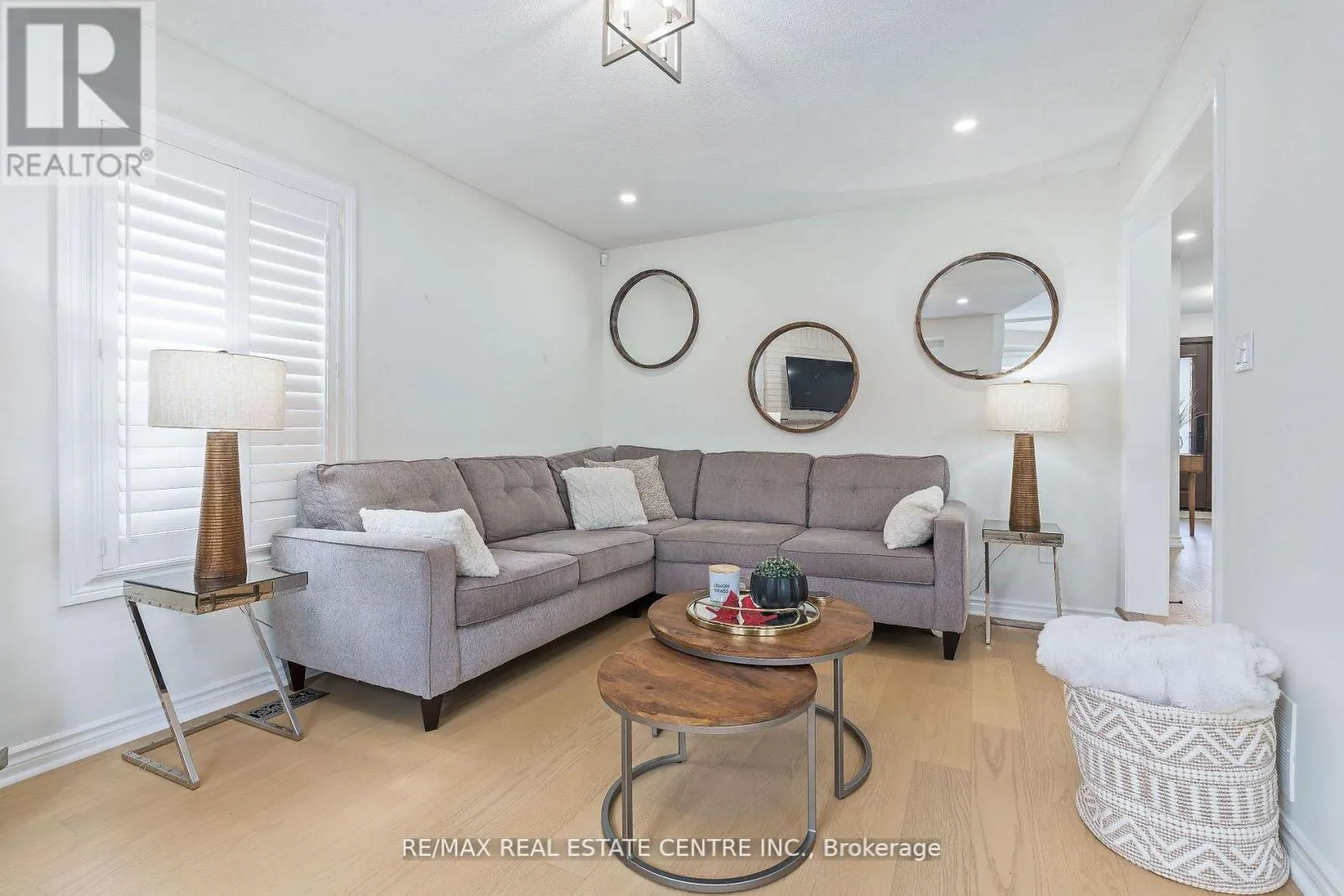 20 NIXON CRESCENT