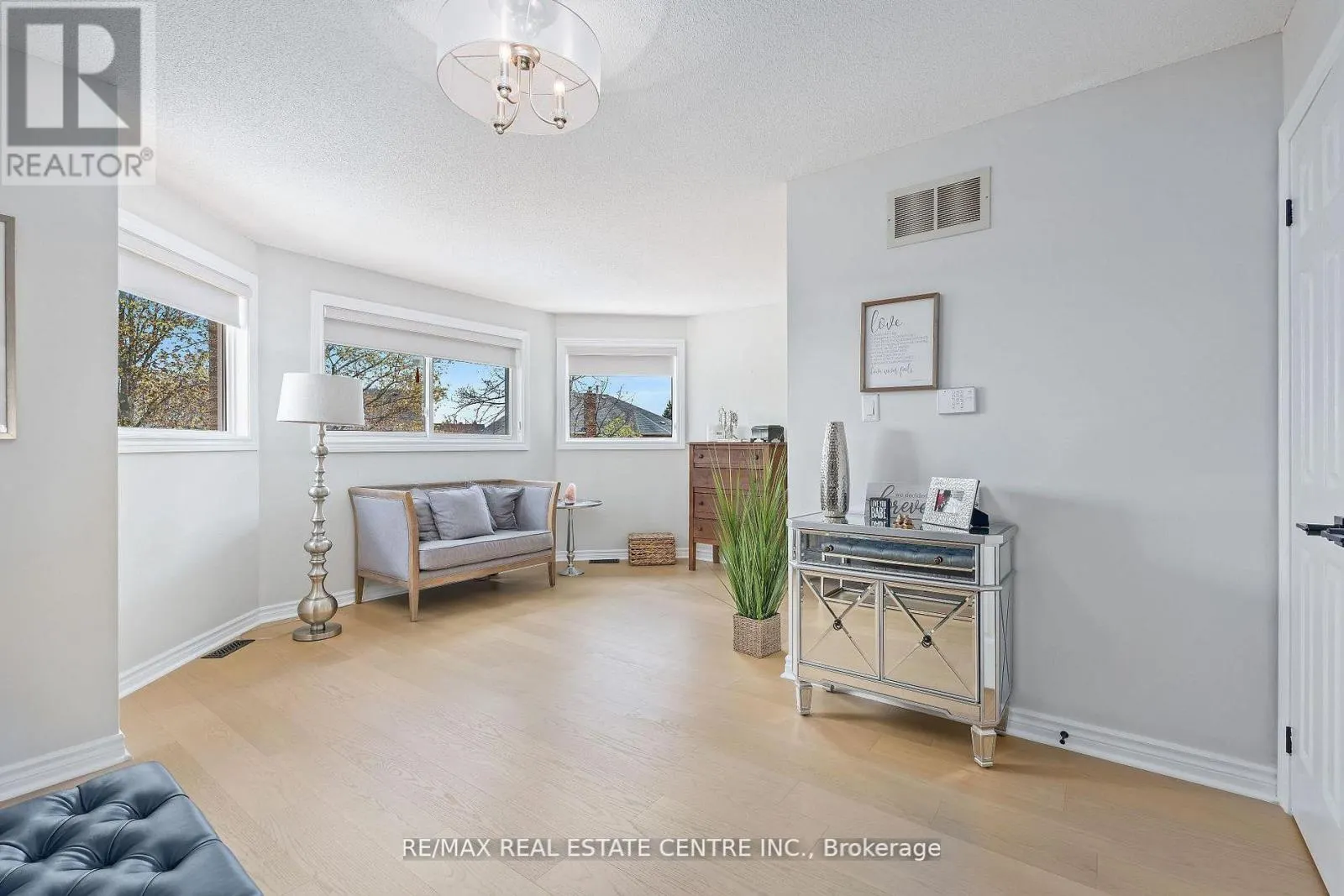 20 NIXON CRESCENT