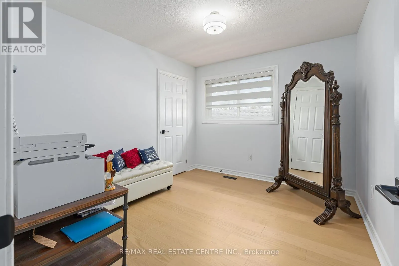 20 NIXON CRESCENT