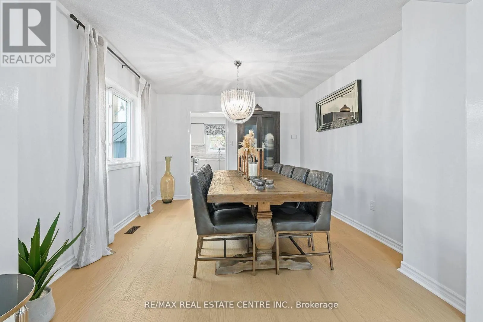 20 NIXON CRESCENT
