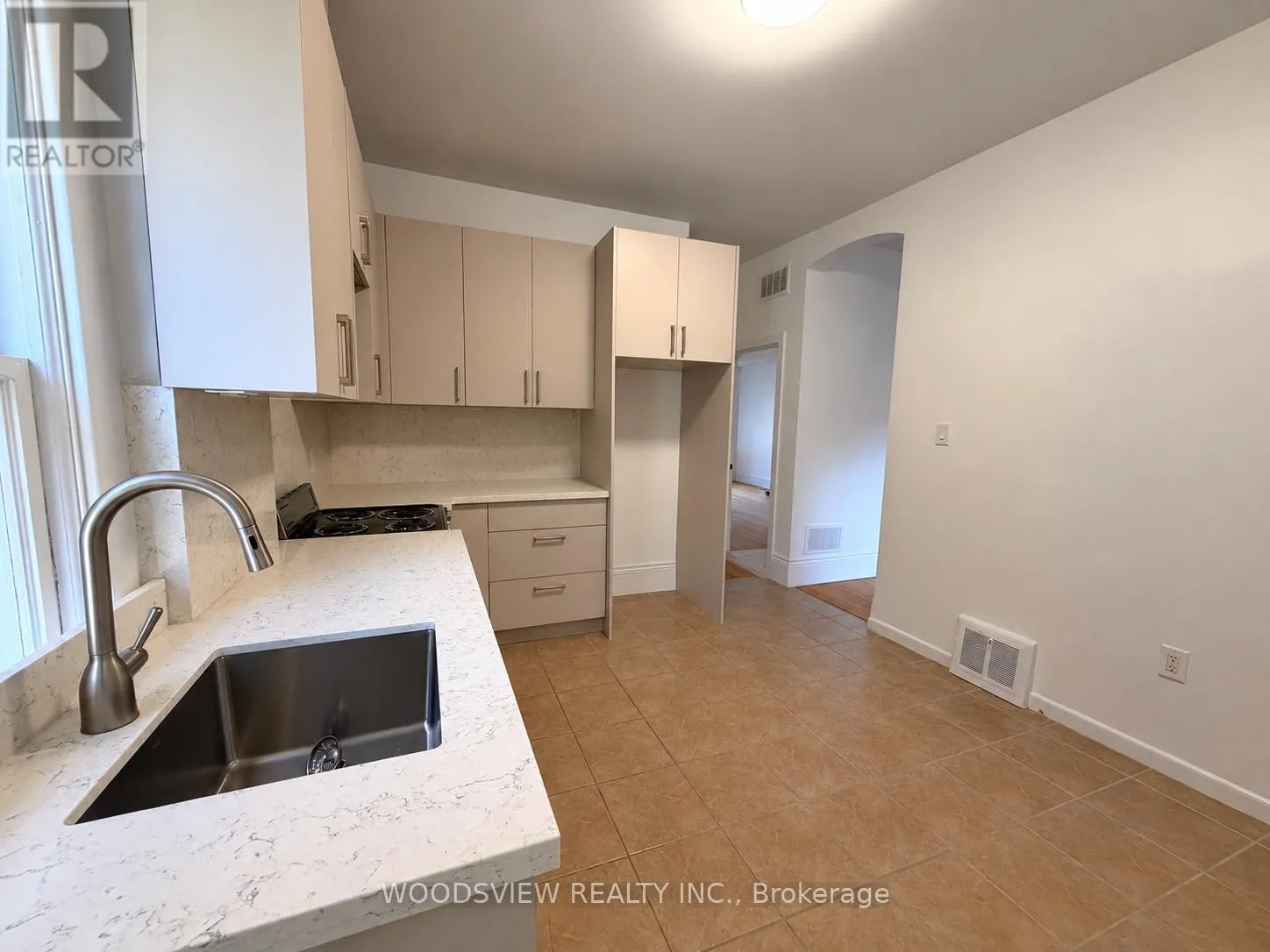 MAIN FLOOR - 152 MEDLAND STREET