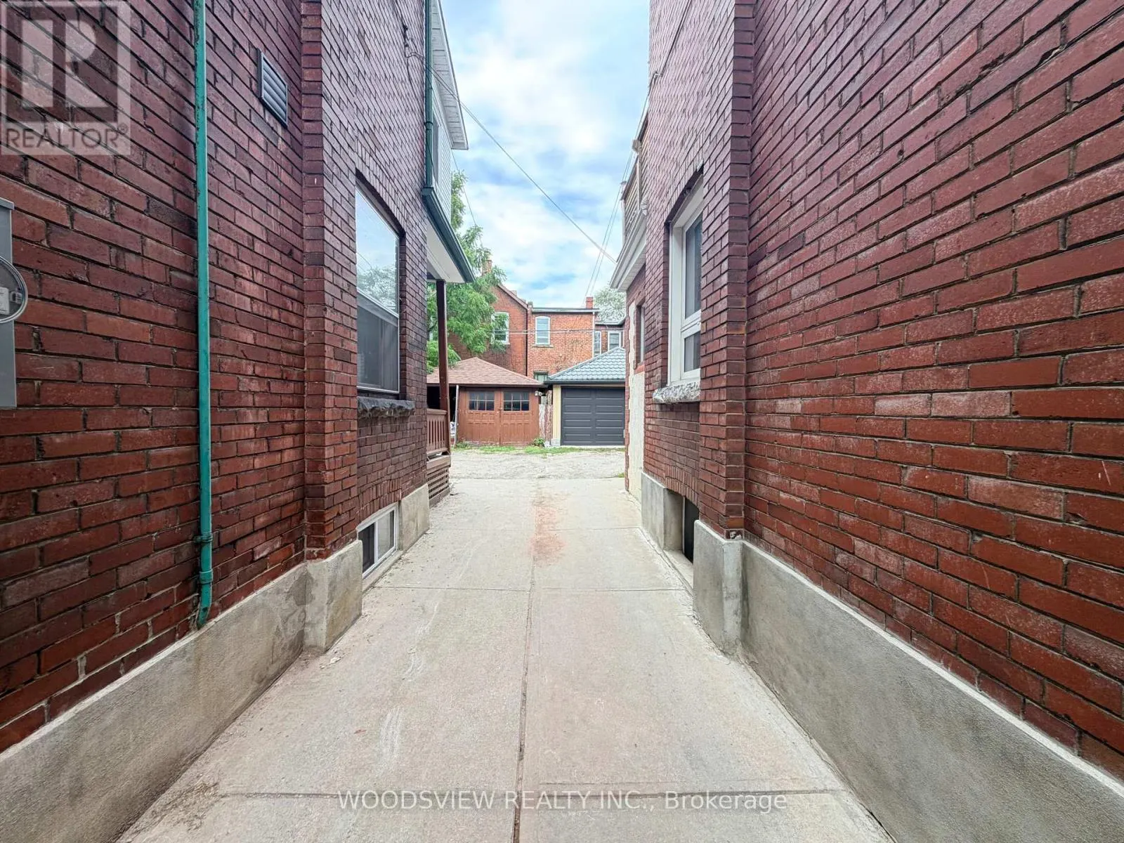 MAIN FLOOR - 152 MEDLAND STREET