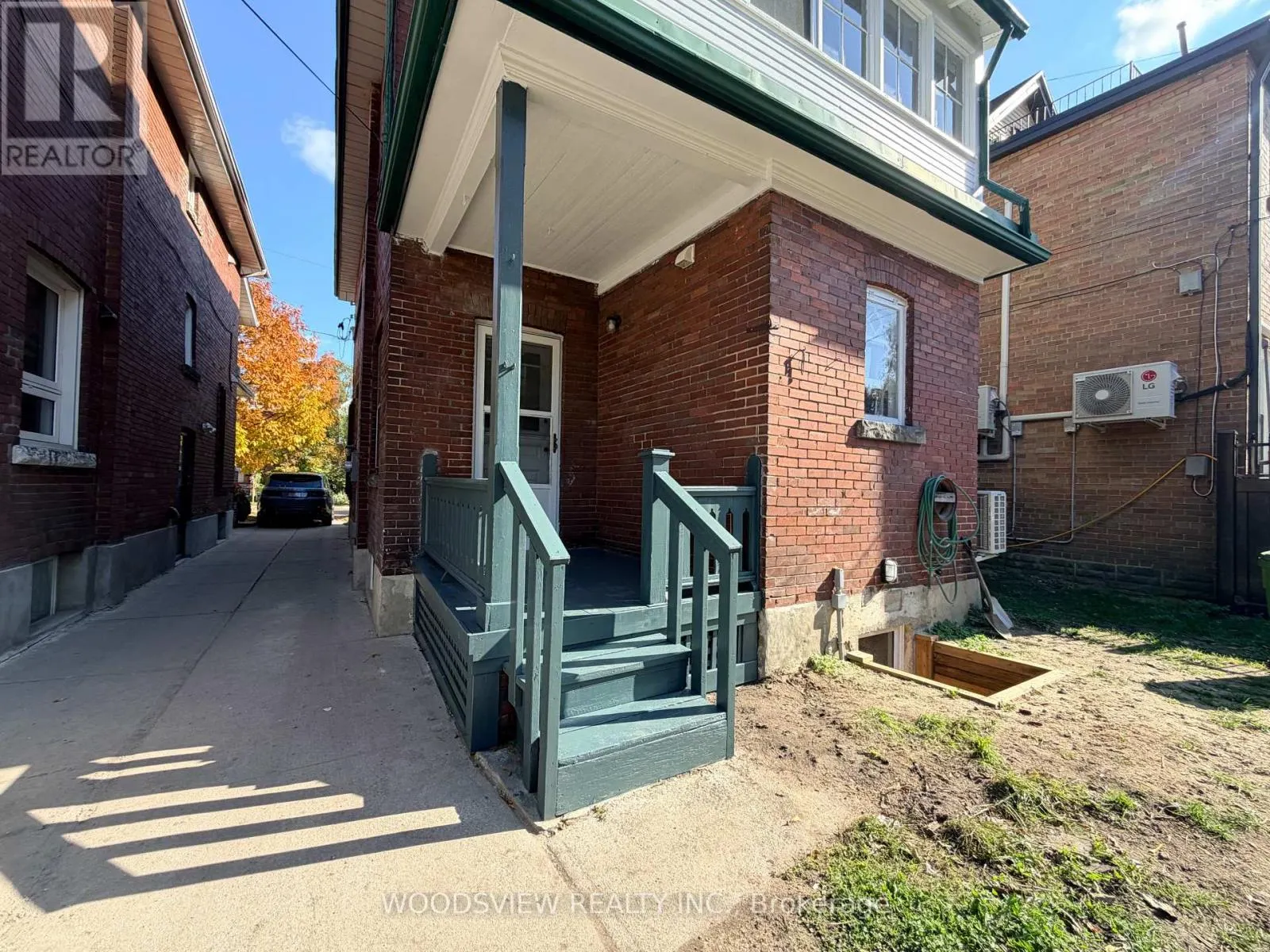 MAIN FLOOR - 152 MEDLAND STREET