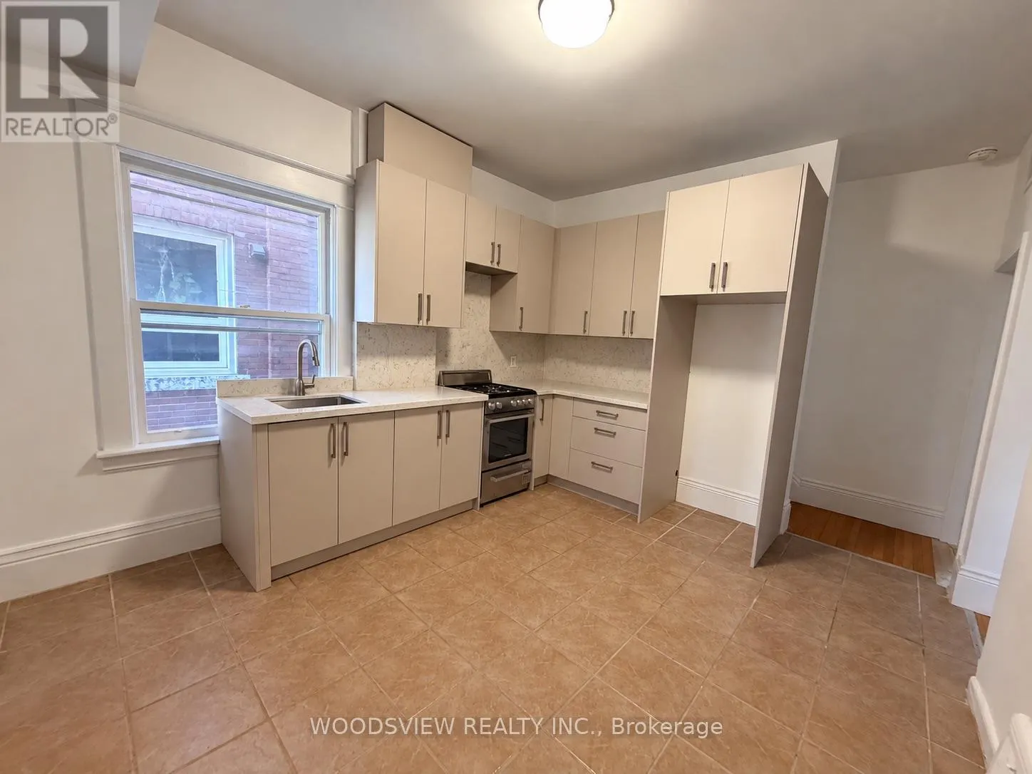 MAIN FLOOR - 152 MEDLAND STREET