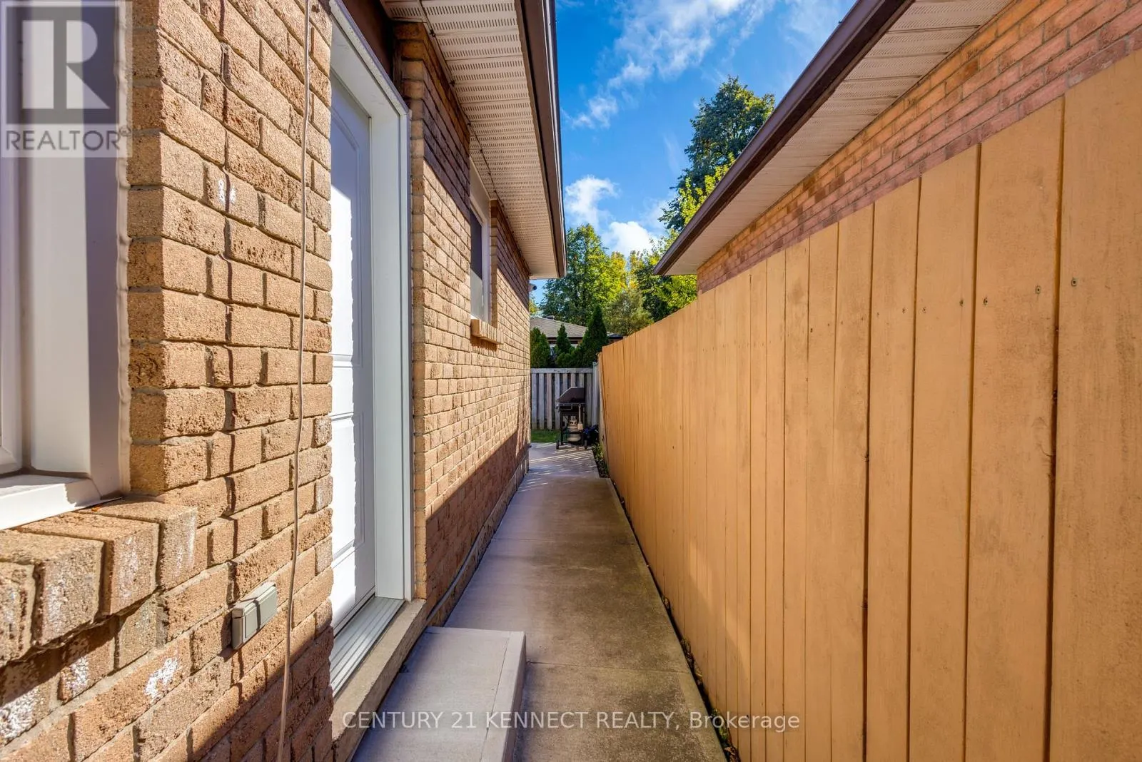 51 VODDEN STREET W