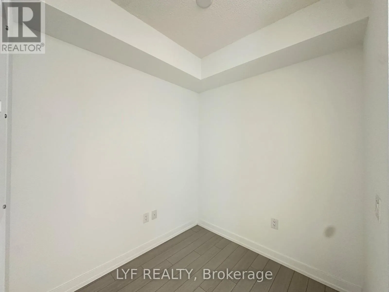 1207 - 4010 EGLINTON AVENUE W